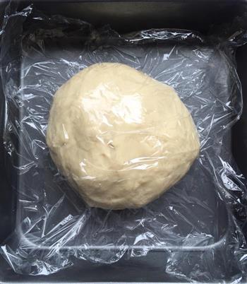 豆沙面包卷的做法步骤3