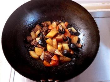 红烧肉炖土豆的做法步骤7