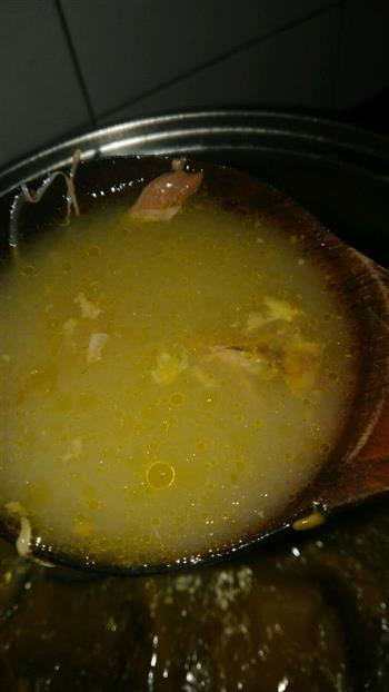 菌菇山药炖鸡汤的做法步骤1