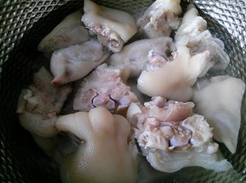 红焖猪蹄-电饭锅焖出的惊艳美味的做法步骤1