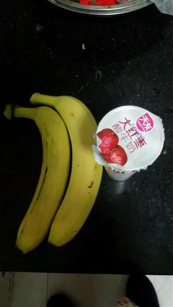 香蕉酸奶汁的做法步骤1