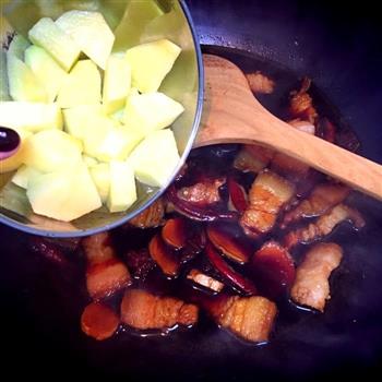 简易版红烧肉炖土豆的做法图解8