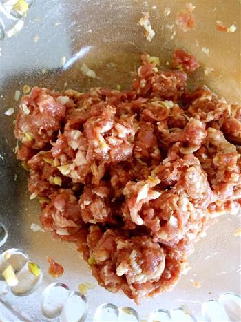 外焦里嫩的白菜猪肉锅贴的做法图解2