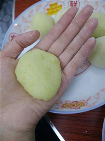 蟹柳土豆丸子的做法步骤3