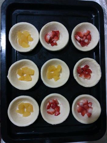 草莓黄桃蛋挞的做法图解3
