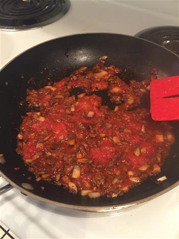 蘑菇牛肉番茄意面的做法步骤3