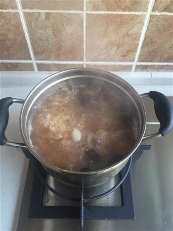 百合银耳莲子汤的做法步骤3