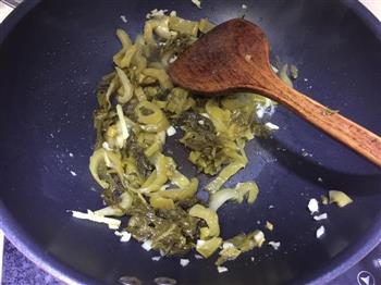 酸菜香焖黄颡鱼的做法步骤4