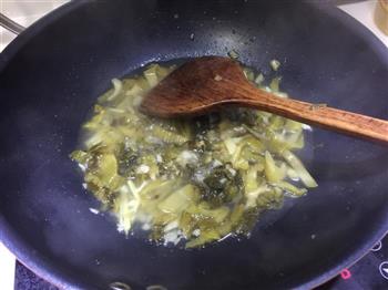 酸菜香焖黄颡鱼的做法步骤5