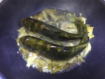 酸菜香焖黄颡鱼的做法步骤6