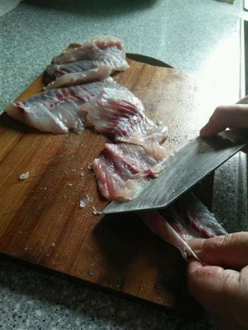 三鲜鱼肉水饺的做法步骤2