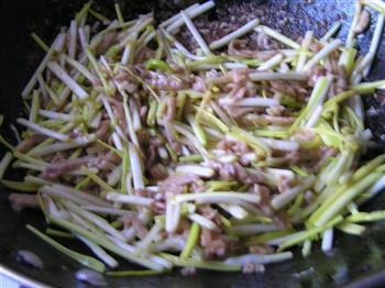 蒜黄当春为君香-蒜黄肉丝的做法步骤4