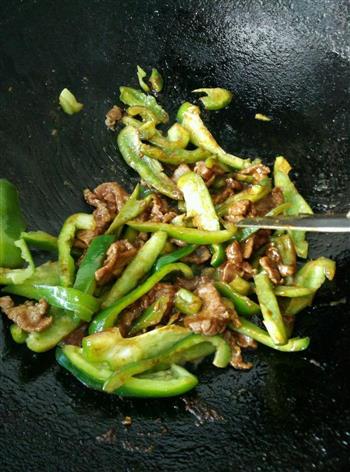青椒炒牛肉的做法步骤8