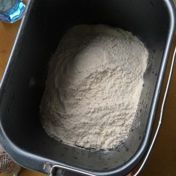 超松软的酸奶椰蓉面包的做法步骤2