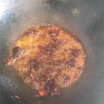 家常菜-干锅肥肠的做法步骤6