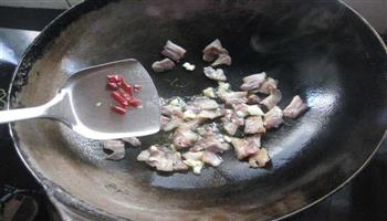 荷兰豆炒腊肉的做法步骤6