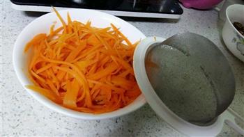 凉拌胡萝卜海带竹笋的做法步骤3
