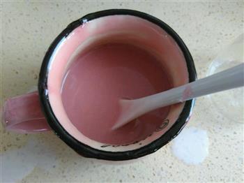 牛奶彩虹布丁的做法步骤2