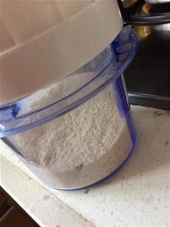 自制面包糠的做法步骤3