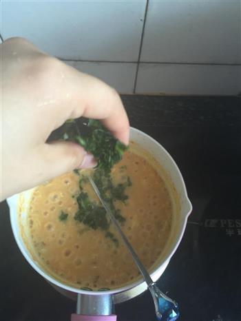 西红柿鸡蛋香菇菠菜疙瘩汤的做法步骤8
