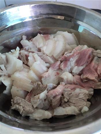 下饭菜蒜苗回锅肉的做法步骤1