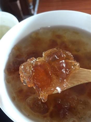 桃胶燕窝枸杞红枣莲子皂角米银耳汤的做法步骤1