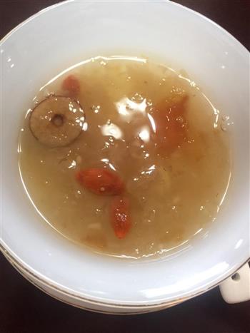 桃胶燕窝枸杞红枣莲子皂角米银耳汤的做法步骤6