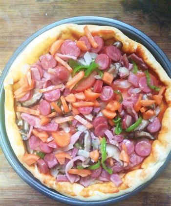 培根小火腿蔬果披萨的做法图解6