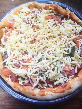 培根小火腿蔬果披萨的做法图解7