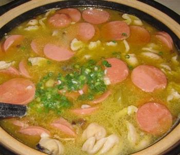 酸菜鲫鱼肥肠汤的做法的做法图解6