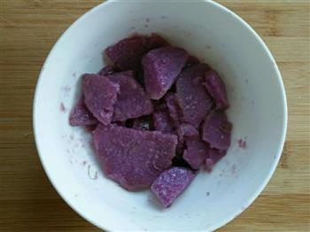 紫薯蛋炒饭的做法图解1