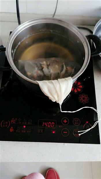 五味水煮花生的做法步骤3