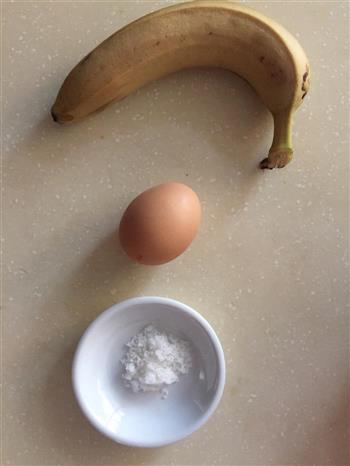 香蕉鸡蛋煎饼的做法步骤1