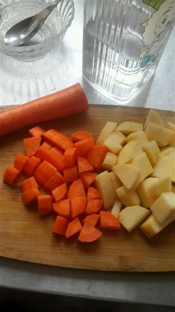 胡萝卜苹果汁的做法步骤1