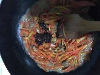 胡萝卜炒肉的做法步骤7