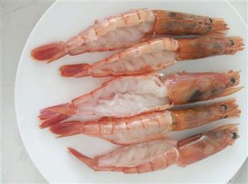 蒜蓉粉丝蒸虾的做法步骤2