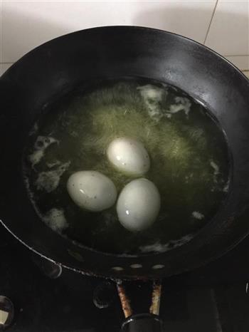 三色蛋的做法步骤2