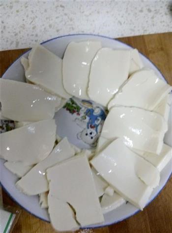 皮蛋拌豆腐的做法步骤1