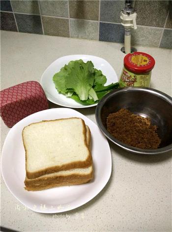 肉松火腿三明治的做法步骤1