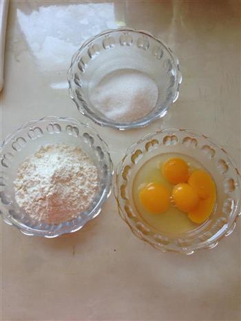 宝宝零食—蛋黄饼干的做法步骤1