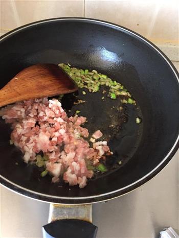 酸菜肉丁打卤面的做法步骤3