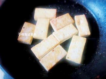 椒盐豆腐串的做法步骤2