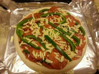 青椒萨拉米肠披萨的做法图解10