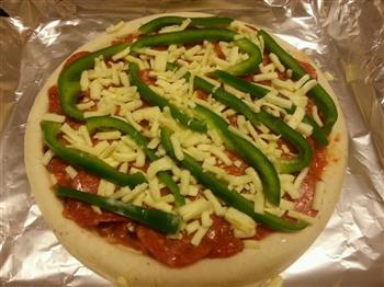 青椒萨拉米肠披萨的做法图解11