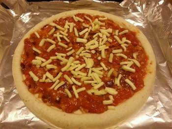 青椒萨拉米肠披萨的做法图解8