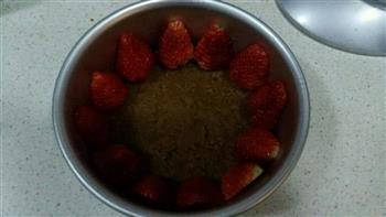 草莓慕斯蛋糕的做法图解1