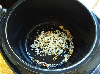 五色豆米粥的做法步骤2