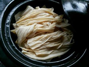 支竹香菇焖鸡煲的做法步骤7