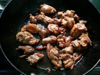 支竹香菇焖鸡煲的做法步骤9