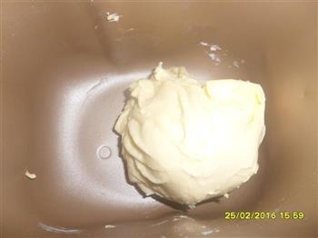 格外香醇的淡奶油辫子面包的做法图解1